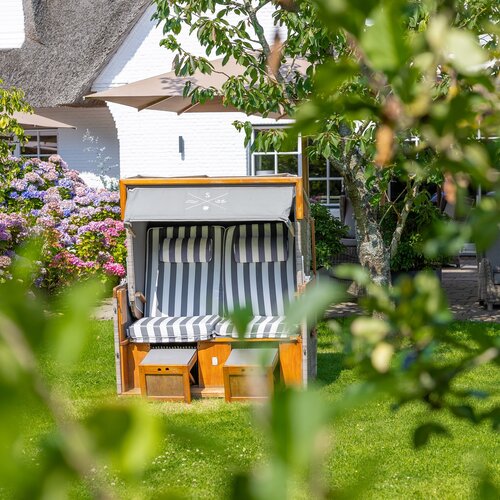 Genießen Sie die Spätsommersonne in unserem Obstgarten ☀️. Egal ob im Strandkorb oder in unserer Sitzlounge, einen...