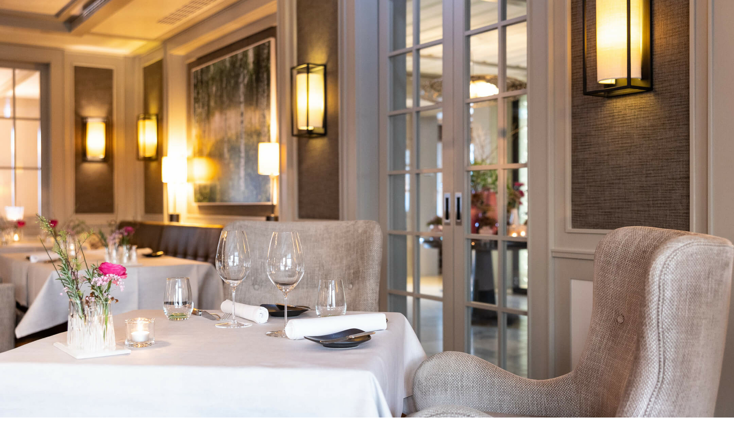 Interior view of the Tipken`s by Nils Henkel restaurant on Sylt Elegant restaurant with laid tables, candlelight and flowers at Severin*s Resort & Spa on Sylt.